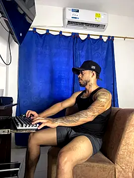 Kylian Alessandro online show from December 17, 5:08 pm