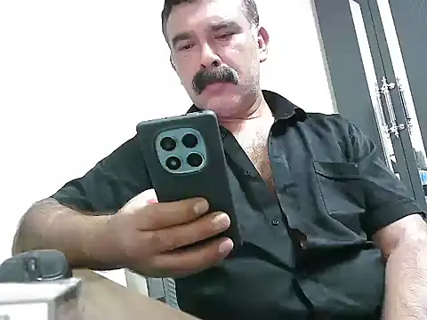 Snapshot of meroglu45 chatting on October 17, 7:05 pm meroglu45 online show from October 17, 7:05 pm