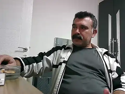 Snapshot of meroglu45 chatting on October 18, 5:03 pm meroglu45 online show from October 18, 5:03 pm
