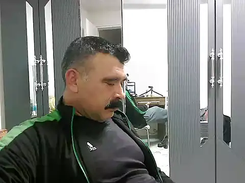 Snapshot of meroglu45 chatting on October 21, 5:13 pm meroglu45 online show from October 21, 5:13 pm