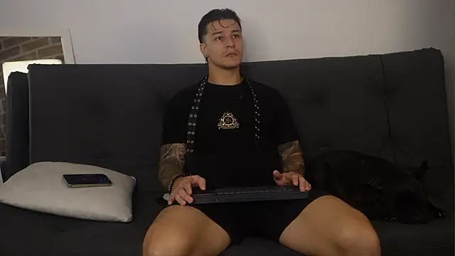 Snapshot of Dominick_walker chatting on February 16, 6:37 pm Dominick walker online show from February 16, 6:37 pm