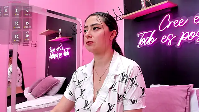 JuliethCruz  online show from December 4, 5:54 pm