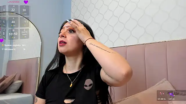 JuliethCruz  online show from April 18, 7:58 pm