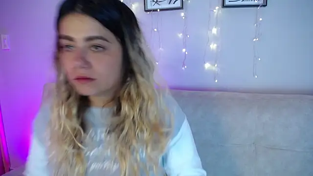 Sweet Bella Valery online show from April 10, 9:52 pm