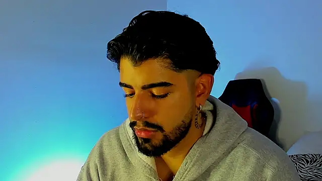 maximo black  online show from October 20, 10:10 pm