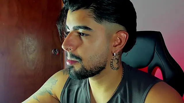 maximo black  online show from October 28, 7:38 pm