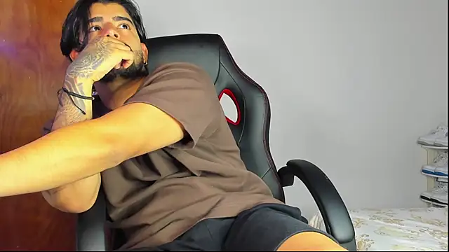 maximo black  online show from November 19, 10:21 pm