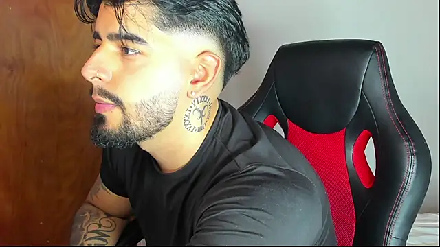 maximo black  online show from January 5, 11:30 pm