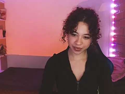 Snapshot of Medussa3033 chatting on May 17, 11:23 pm Medussa3033 online show from May 17, 11:23 pm