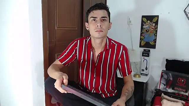 Snapshot of DavidFord2425 chatting on October 17, 5:26 pm DavidFord2425 online show from October 17, 5:26 pm