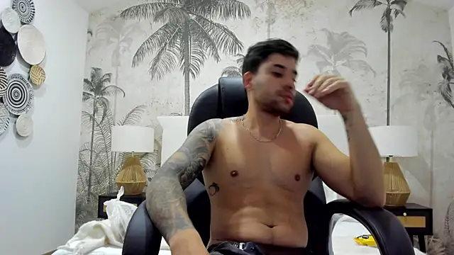 Snapshot of Mike_montoya01 chatting on October 15, 5:07 am Mike montoya01 online show from October 15, 5:07 am