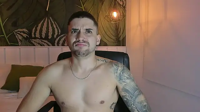 Snapshot of Mike_montoya01 chatting on November 20, 5:07 am Mike montoya01 online show from November 20, 5:07 am