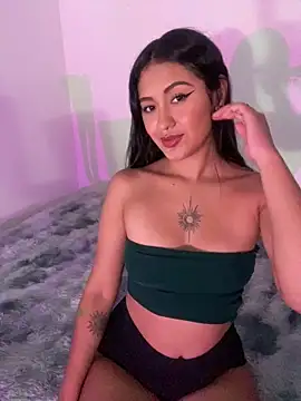 Emilux  online show from April 5, 6:16 pm