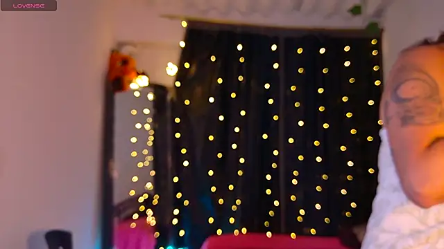 Rhosynn online show from October 31, 2:56 am