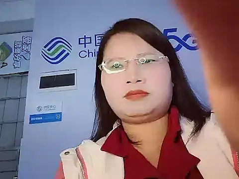 Snapshot of Rose-128 chatting on October 20, 6:36 am Rose-128 online show from October 20, 6:36 am