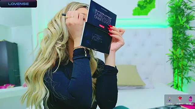 Snapshot of AriannaSins chatting on December 23, 1:35 pm AriannaSins online show from December 23, 1:35 pm