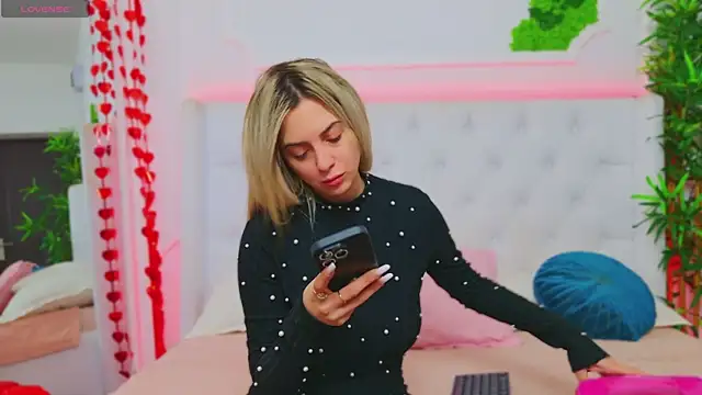 Snapshot of AriannaSins chatting on February 7, 1:22 pm AriannaSins online show from February 7, 1:22 pm