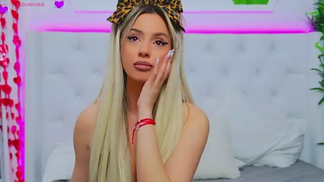 Snapshot of AriannaSins chatting on March 12, 4:46 pm AriannaSins online show from March 12, 4:46 pm