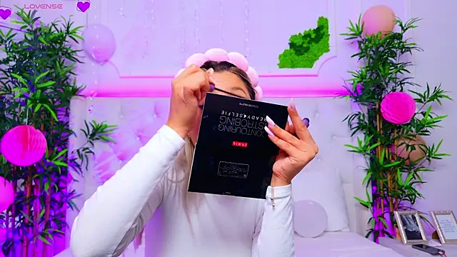 Snapshot of AriannaSins chatting on September 17, 12:18 pm AriannaSins online show from September 17, 12:18 pm