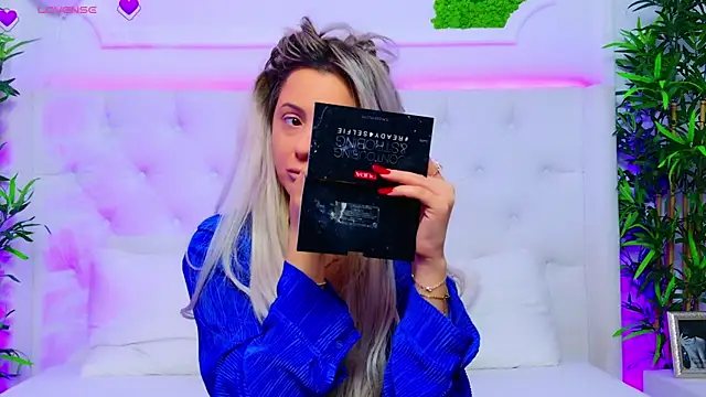 Snapshot of AriannaSins chatting on November 7, 1:22 pm AriannaSins online show from November 7, 1:22 pm