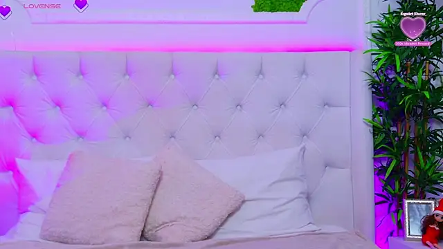 Snapshot of AriannaSins chatting on December 22, 1:19 pm AriannaSins online show from December 22, 1:19 pm