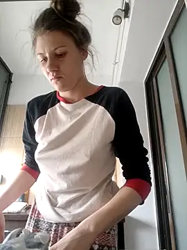 SandyCassie online show from April 4, 6:44 am