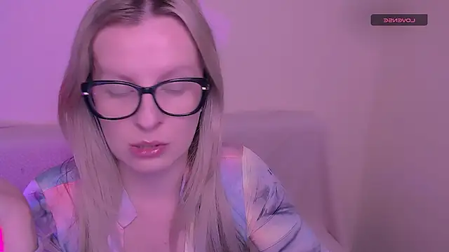 AllaLeomz online show from December 15, 7:12 am