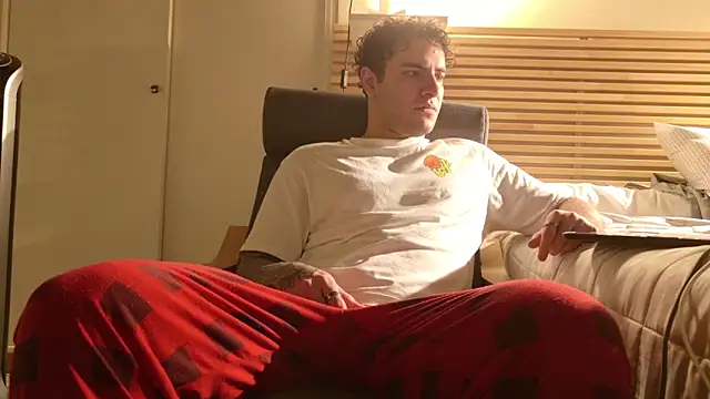 KevinWolf777 online show from December 3, 1:35 am