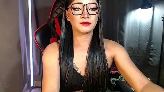 Snapshot of smokeprincess chatting on December 15, 4:11 pm smokeprincess online show from December 15, 4:11 pm