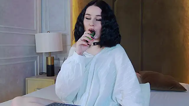 AliceLune online show from November 27, 2:30 pm