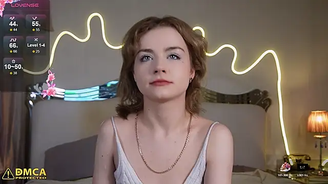 Snapshot of little__emily chatting on October 19, 9:04 pm little  emily online show from October 19, 9:04 pm