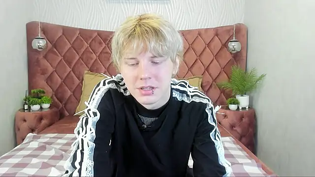 KevinMilky online show from October 24, 2:57 pm