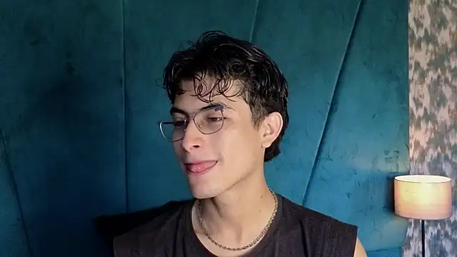 Aaron Eze online show from November 2, 9:50 pm