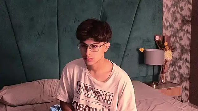 Aaron Eze online show from February 22, 11:03 pm