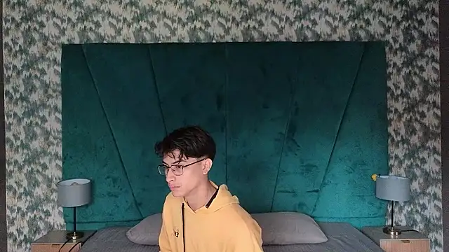 Aaron Eze online show from March 13, 12:12 pm