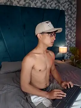 Aaron Eze online show from March 16, 12:09 pm