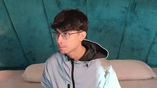 Aaron Eze online show from March 25, 1:39 pm