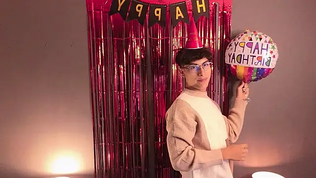 Aaron Eze online show from April 8, 12:38 pm