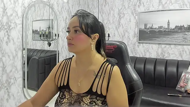 Snapshot of AlexandraMilff chatting on February 6, 3:55 am AlexandraMilff online show from February 6, 3:55 am