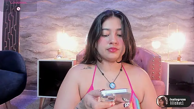 lilithst  online show from November 13, 8:52 pm