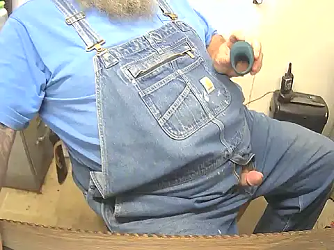 awynn1980 online show from December 18, 7:42 pm