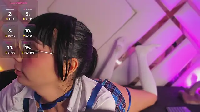 michelle cutee  online show from March 4, 8:26 pm