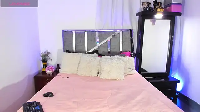 IvettePetit online show from February 26, 12:09 am