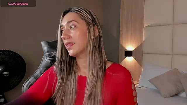 Snapshot of karlyy_ chatting on November 20, 2:12 am karlyy online show from November 20, 2:12 am