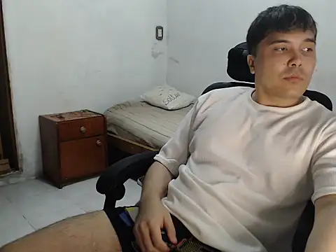 Snapshot of CuteAlexBoy chatting on April 8, 8:53 pm CuteAlexBoy online show from April 8, 8:53 pm