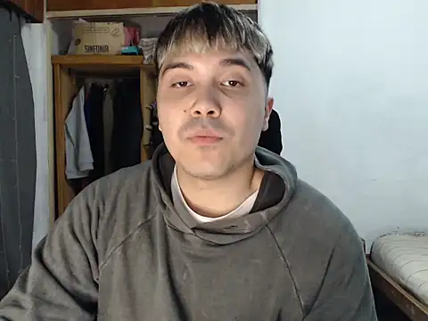 Snapshot of CuteAlexBoy chatting on April 16, 9:04 pm CuteAlexBoy online show from April 16, 9:04 pm