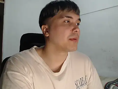 Snapshot of CuteAlexBoy chatting on May 11, 6:49 pm CuteAlexBoy online show from May 11, 6:49 pm