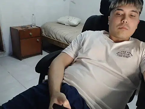 Snapshot of CuteAlexBoy chatting on May 16, 12:18 am CuteAlexBoy online show from May 16, 12:18 am