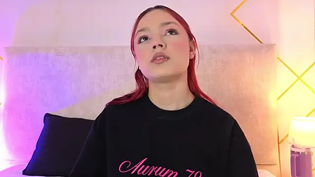 Snapshot of Martinaa_Garcia chatting on May 25, 7:42 pm Martinaa Garcia online show from May 25, 7:42 pm
