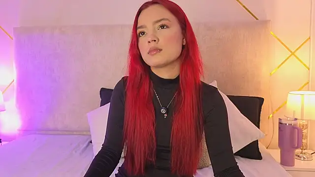 Snapshot of Martinaa_Garcia chatting on June 22, 7:33 pm Martinaa Garcia online show from June 22, 7:33 pm